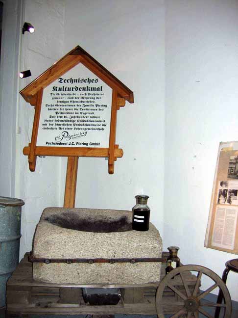 Griebenherd im Ausstellungsraum der Pechsiederei